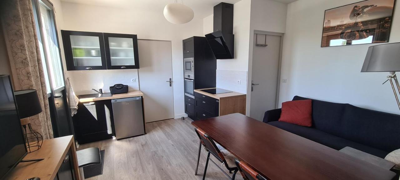 Le Fetilly Avec Parking Privatif Et Climatisation La Rochelle  Exterior photo